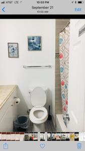 Phòng tắm tại comfort & charm in the johns hopkins uni