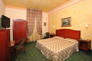 Postel nebo postele na pokoji v ubytování Hotel Minerva Palace