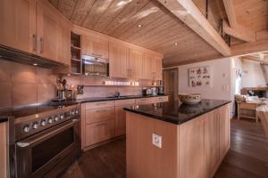 Kuchyň nebo kuchyňský kout v ubytování Chalet Aquila 8 Penthouse
