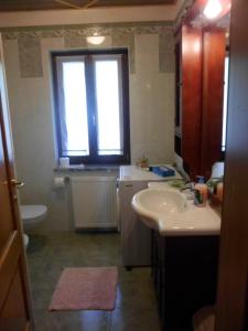 Ein Badezimmer in der Unterkunft Albergo Riglarhaus