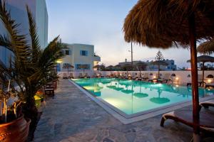 Bazén v ubytování Alexandra Hotel nebo v jeho okolí