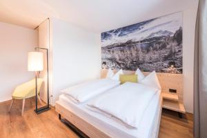 Rúm í herbergi á Berghotel Randolins