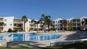 Bazén v ubytování Vila da Praia - Apartamento Viva Local nebo v jeho okolí