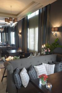 Theasis Hotel Paramythia的休息区
