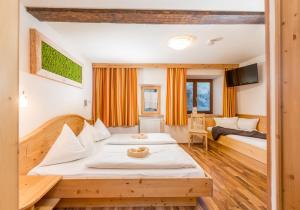 Postel nebo postele na pokoji v ubytování Das kleine Bio Hotel Tiefenbach