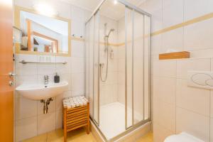 Koupelna v ubytování Das kleine Bio Hotel Tiefenbach