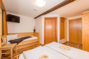 Postel nebo postele na pokoji v ubytování Das kleine Bio Hotel Tiefenbach