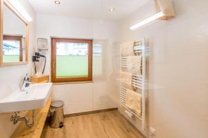 Koupelna v ubytování Das kleine Bio Hotel Tiefenbach