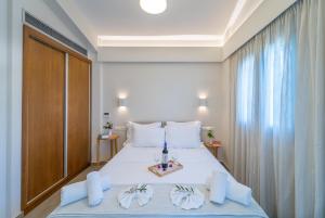 Postel nebo postele na pokoji v ubytování Abelia Luxurious Villas + 37 fotografií