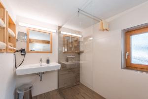 Koupelna v ubytování Das kleine Bio Hotel Tiefenbach
