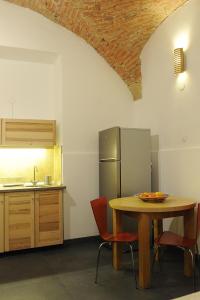 Кухня или мини-кухня в Atu Central Apartment - Free parking
