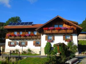 a house with solar panels on the roof at Pension Haus Waldesruh in Lohberg