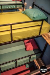 Letto o letti in una camera di The Corner Hostel