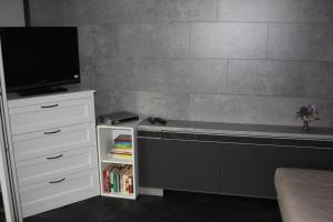 Telewizja i/lub zestaw kina domowego w obiekcie Ferienwohnung Haus Cerny