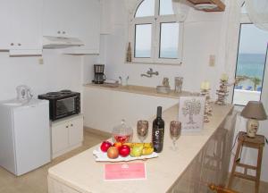 A kitchen or kitchenette at white house by the sea