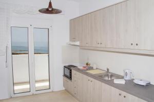A kitchen or kitchenette at white house by the sea