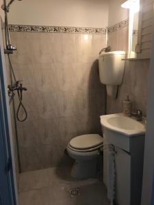a bathroom with a toilet and a sink at Golf Tower in Atlántida +22 photos