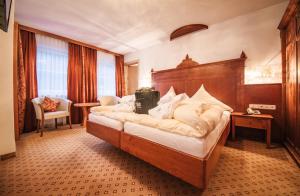 Łóżko lub łóżka w pokoju w obiekcie Arlen Lodge Hotel inkl Premium Karte im Sommer
