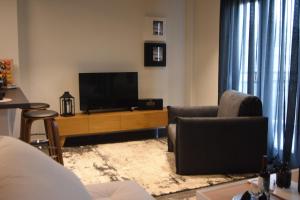 TV a/nebo společenská místnost v ubytování Comely luxury Apt Must
