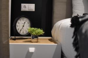 Postel nebo postele na pokoji v ubytování Comely luxury Apt Must