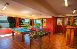 Billiards table sa Costa Brava Apart Hotel & Suites