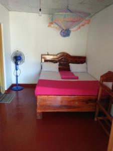 Postel nebo postele na pokoji v ubytování Kavindu Homestay