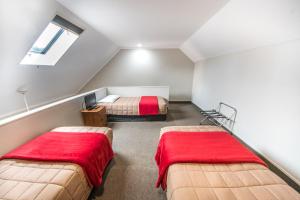 Postel nebo postele na pokoji v ubytování Bay Palm Motel