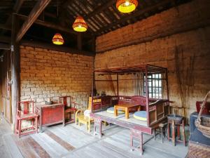 אזור ישיבה ב-Tulou Herongzhuang Inn