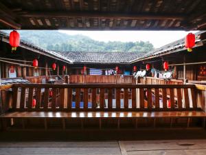 מסעדה או מקום אחר לאכול בו ב-Tulou Herongzhuang Inn