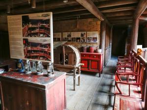 תמונה מהגלריה של Tulou Herongzhuang Inn בNanjing