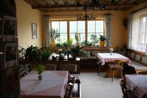 Um restaurante ou outro lugar para comer em Haus Lisa