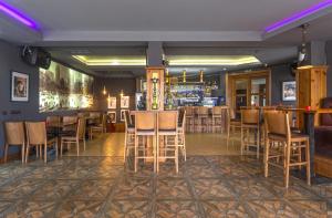 a bar with chairs and tables in a restaurant at Maria-Antoaneta Residence in Bansko