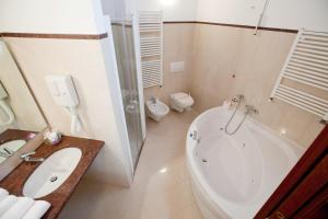 Kúpeľňa v ubytovaní Eurohotel Palace Maniago + 27 fotografií