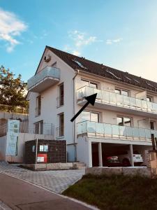 a large white building with a large balcony at Ferienwohnung Seeblick in Pleinfeld