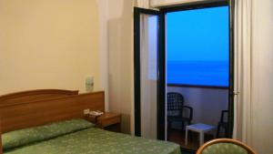 Postel nebo postele na pokoji v ubytování Hotel Kennedy