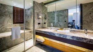 Bilik mandi di JSL hotel