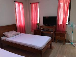Postel nebo postele na pokoji v ubytování D's Oceanview Beach Resort
