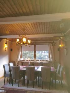 Chalet Catton Two Bedroom Appartement near Bad Kleinkirchheim的休息区