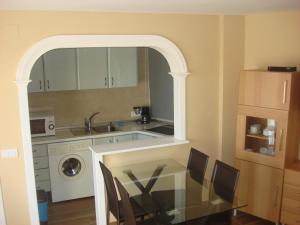 Kuchyň nebo kuchyňský kout v ubytování Apartamentos SOL y PLAYA Torremolinos