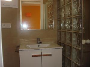 Koupelna v ubytování Apartamentos SOL y PLAYA Torremolinos