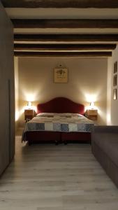 Rúm í herbergi á Ristorante Albergo Corona
