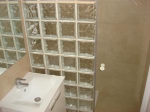 Koupelna v ubytování Apartamentos SOL y PLAYA Torremolinos