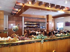 a restaurant with tables and chairs and a bar at Hotel Fleming in Mexico City