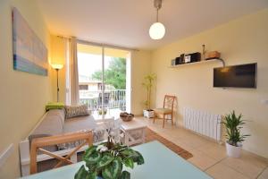 Televízia a/alebo spoločenská miestnosť v ubytovaní 092 Apartamento Ca n'Antonia ETVPL13228 by Mallorca Charme