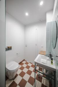 Koupelna v ubytování Stylish Studio Apartment - 8F House