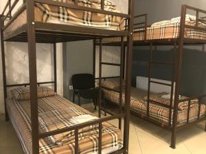 Postel nebo postele na pokoji v ubytování FOX Hostel