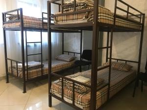 Postel nebo postele na pokoji v ubytování FOX Hostel