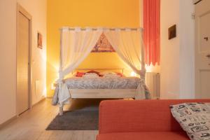 Letto o letti in una camera di Arpa Apartments Bologna Center