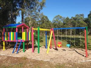 Vaikų žaidimų erdvė apgyvendinimo įstaigoje Australian Motor Home Tourist Park Twelve Mile Creek