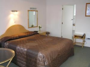Postel nebo postele na pokoji v ubytování Coachman Motel